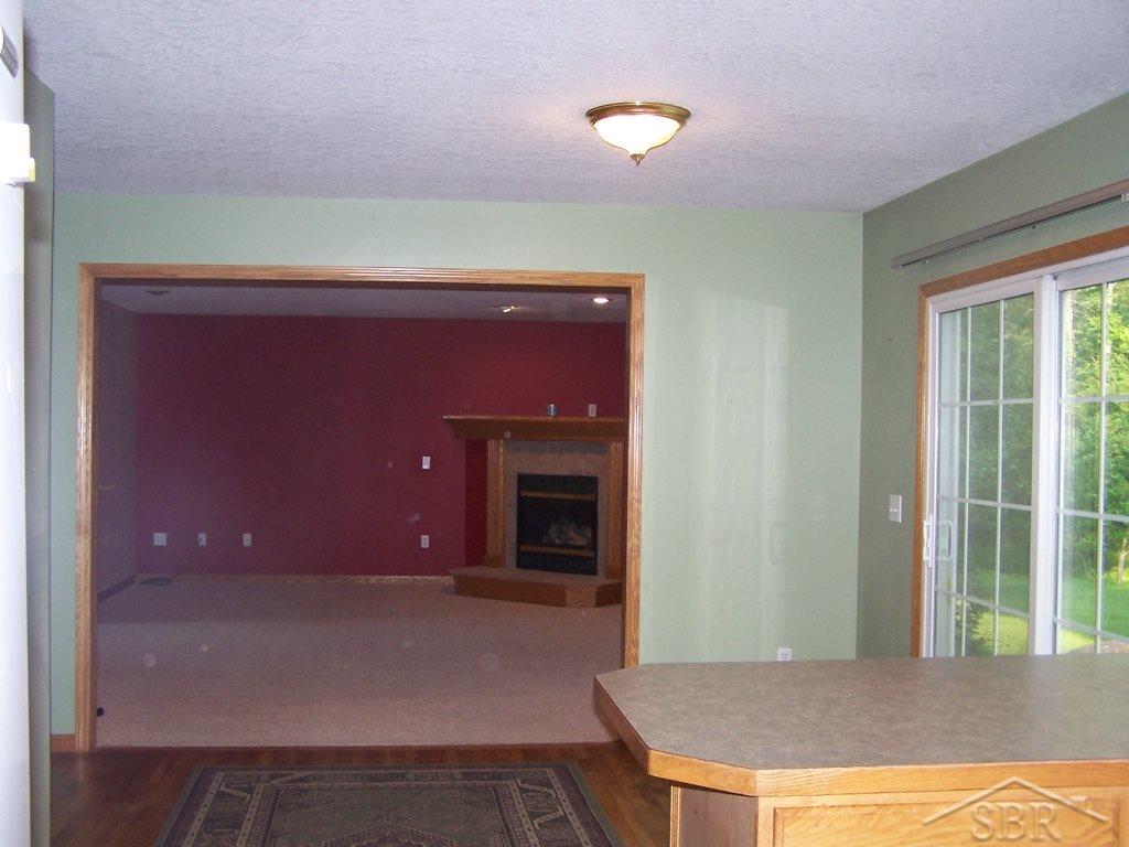 2595 West Seidlers Road Midland, MI 48642 - Photo 6 of 22 31247153-5.JPG