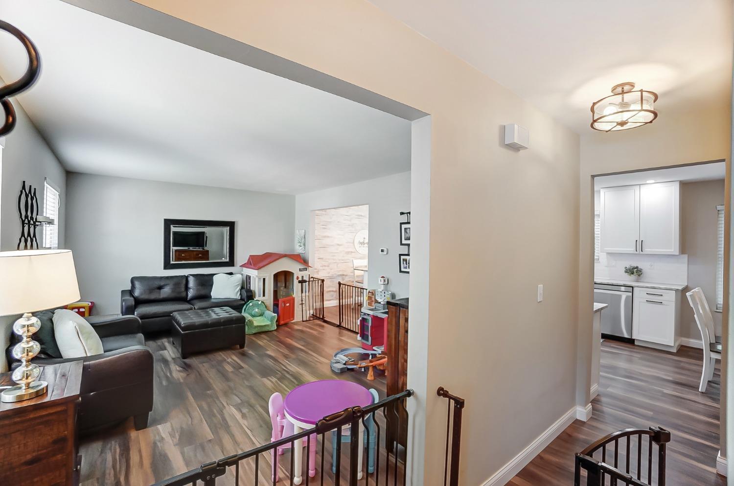 9331 Ranchill Drive Cincinnati, OH 45231 - Photo 6 of 42 Gallery Image 6