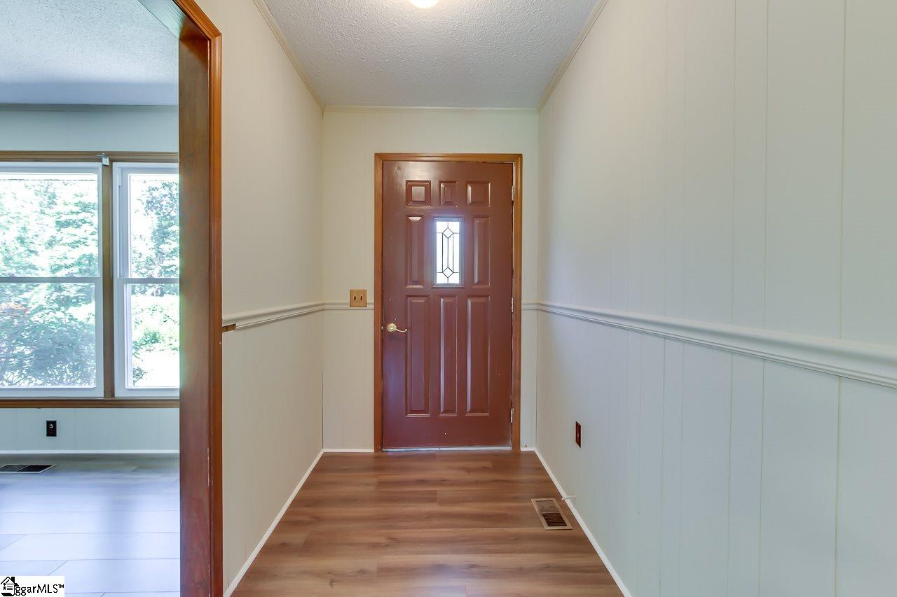 4223 Jordan Road Greer, SC 29651 - Photo 4 of 25