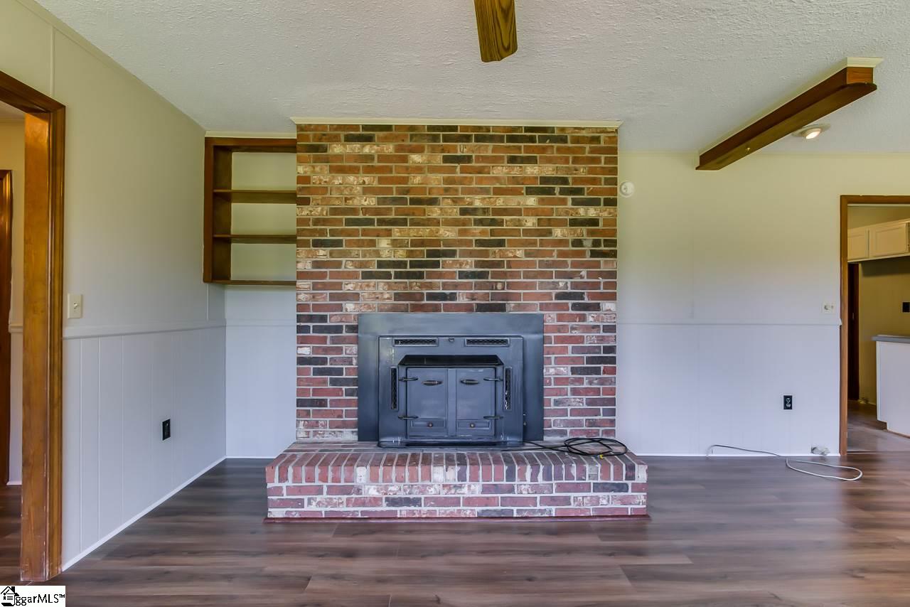 4223 Jordan Road Greer, SC 29651 - Photo 7 of 25