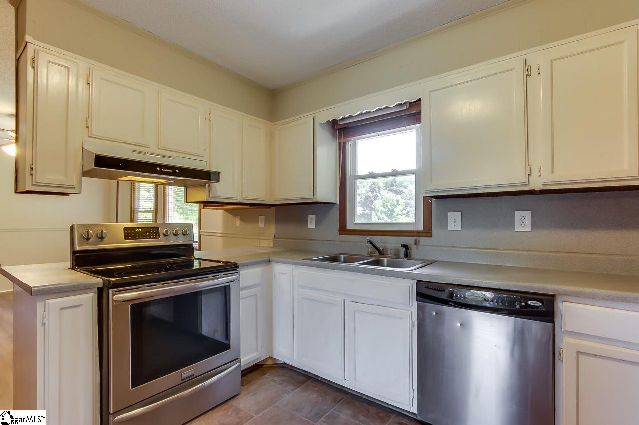 4223 Jordan Road Greer, SC 29651 - Photo 9 of 25
