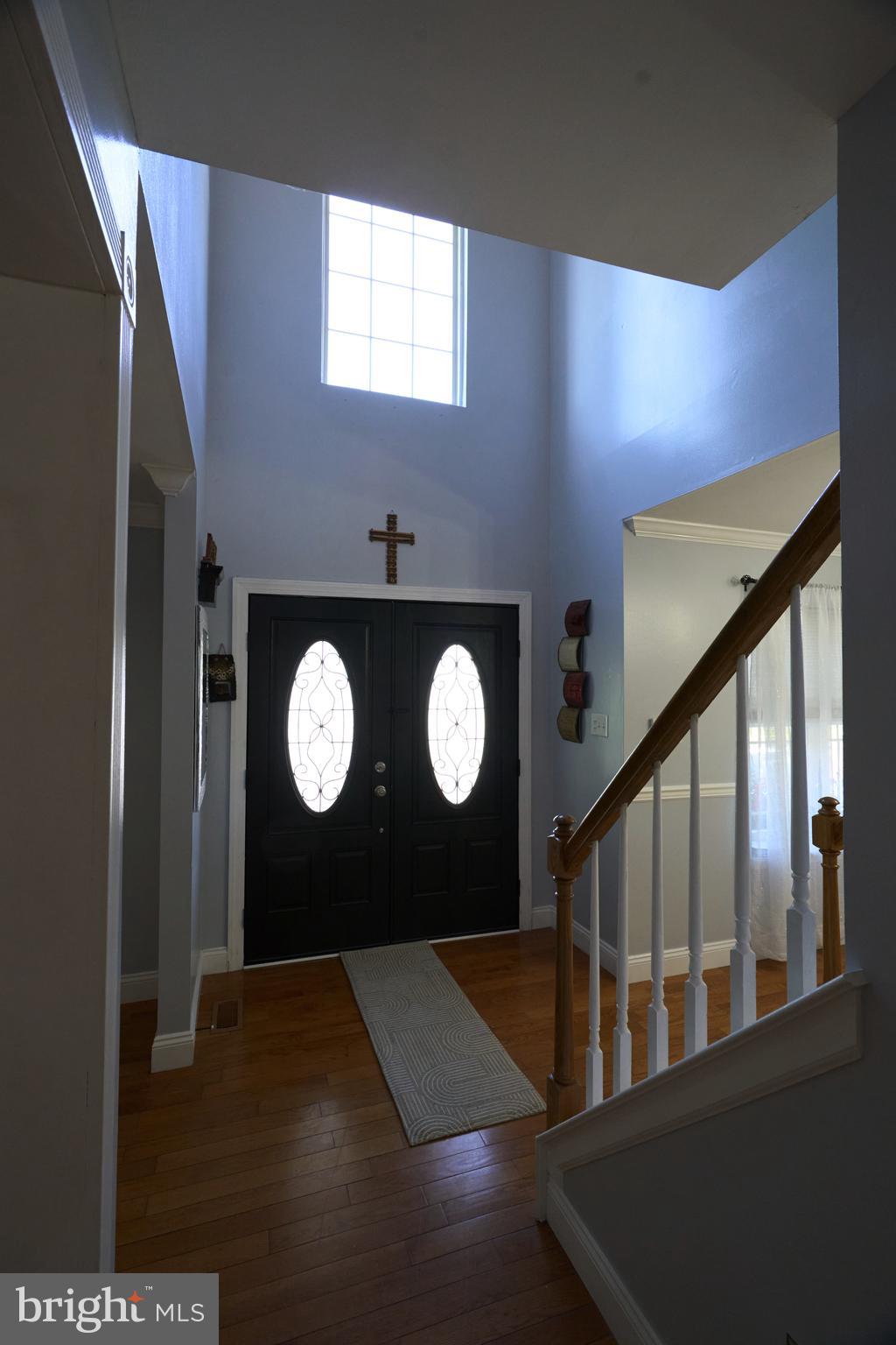 8905 Springview Road Philadelphia, PA 19115 - Photo 7 of 59 Foyer with vaulted ceiling