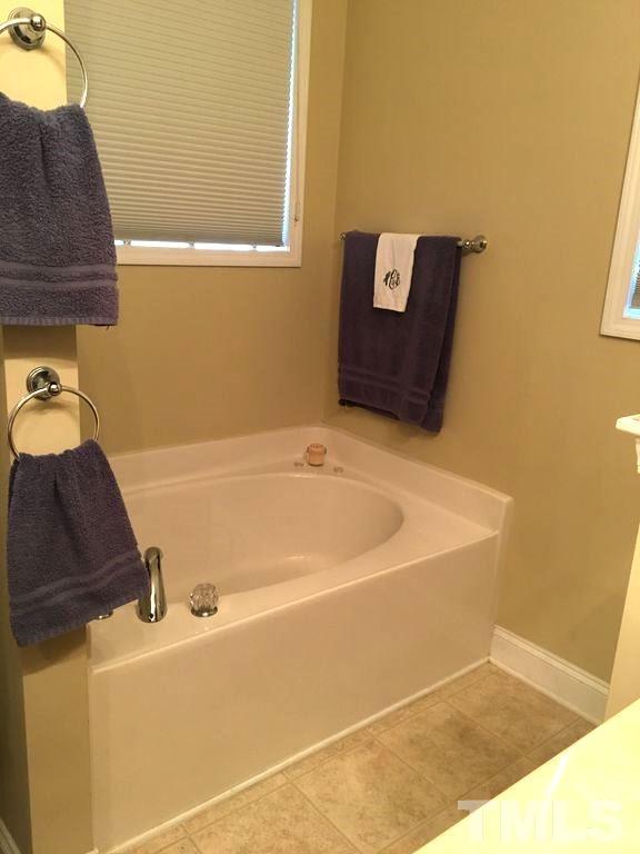 3136 La Costa Way Raleigh, NC 27610 - Photo 11 of 21 a bathroom with a bathtub