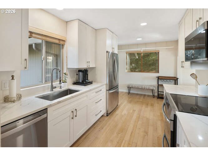 2738 Southwest Moss Street Portland, OR 97219 - Photo 12 of 46