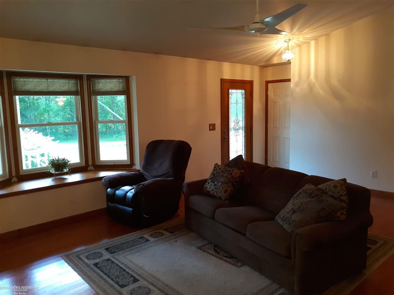 6047 Connell Road Yale, MI 48097 - Photo 5 of 20 31390662-4.JPG