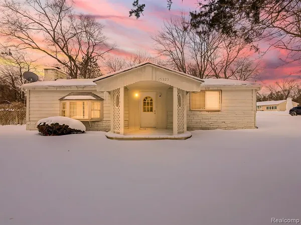 $1,999 | 25323 Orchard Lake Road, Farmington, MI 48336