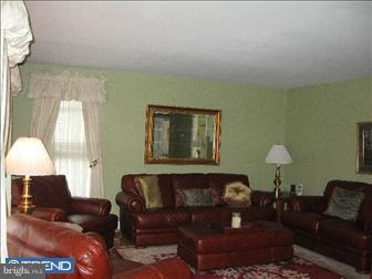 306 Blakeley Road Wallingford, PA 19086 - Photo 4 of 6 Living Room
