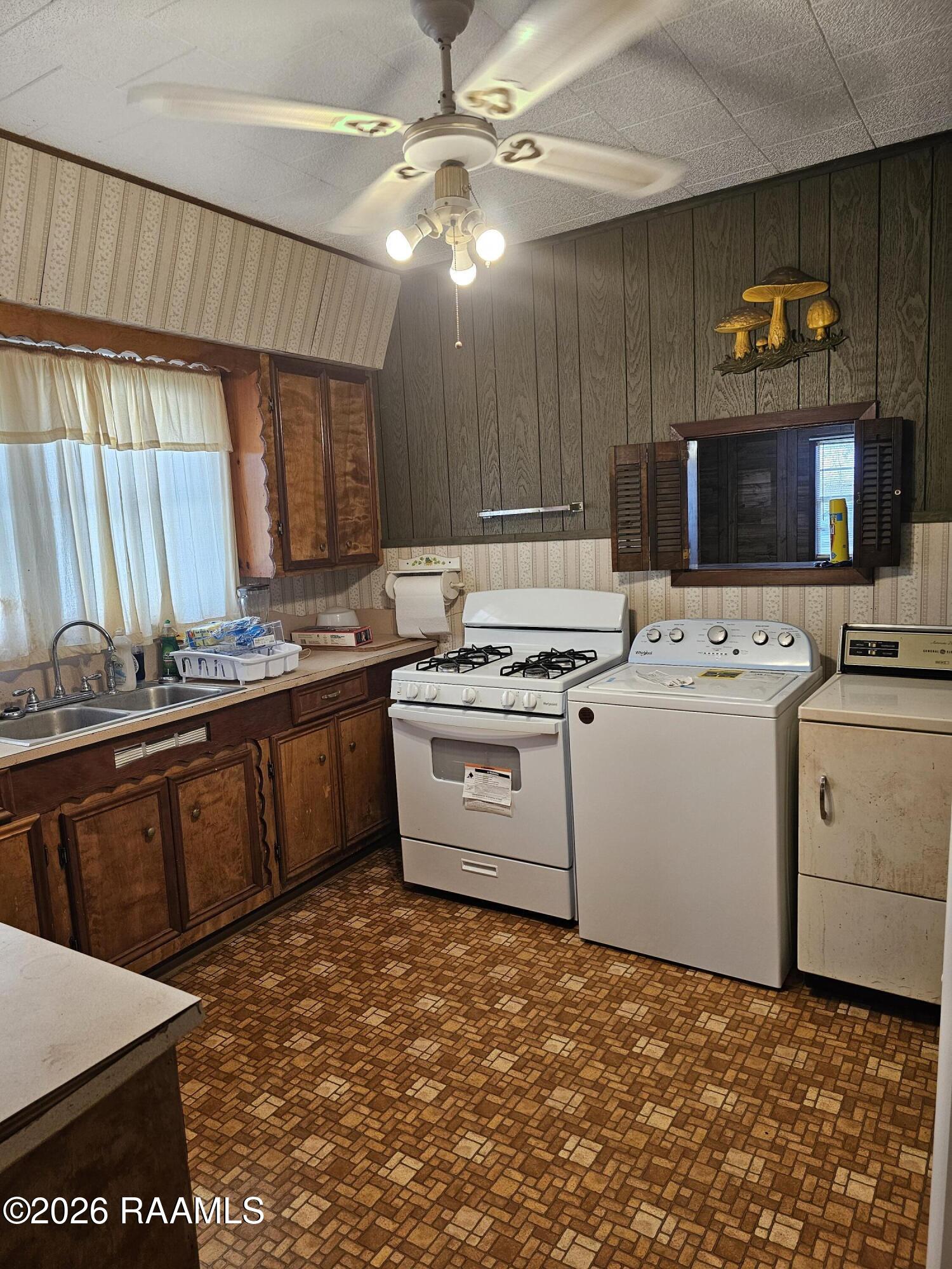 1908 Green Street Jeanerette, LA 70544 - Photo 6 of 15 1000001075 (1)