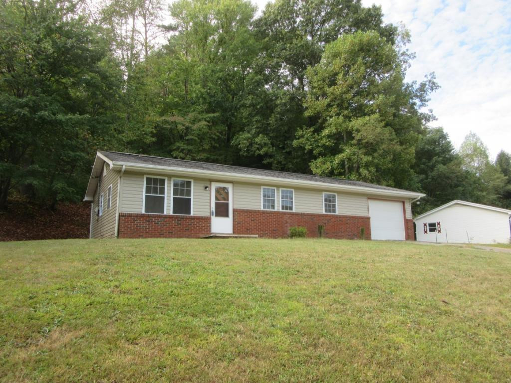 367 Jenkins Hollow Road Elizabethton, TN 37643 - Photo 3 of 13 Photo 3