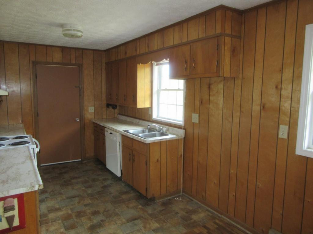 367 Jenkins Hollow Road Elizabethton, TN 37643 - Photo 6 of 13 Photo 6