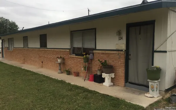 $1,045 | 144 West Villaret Boulevard, Unit 140, San Antonio, TX 78221