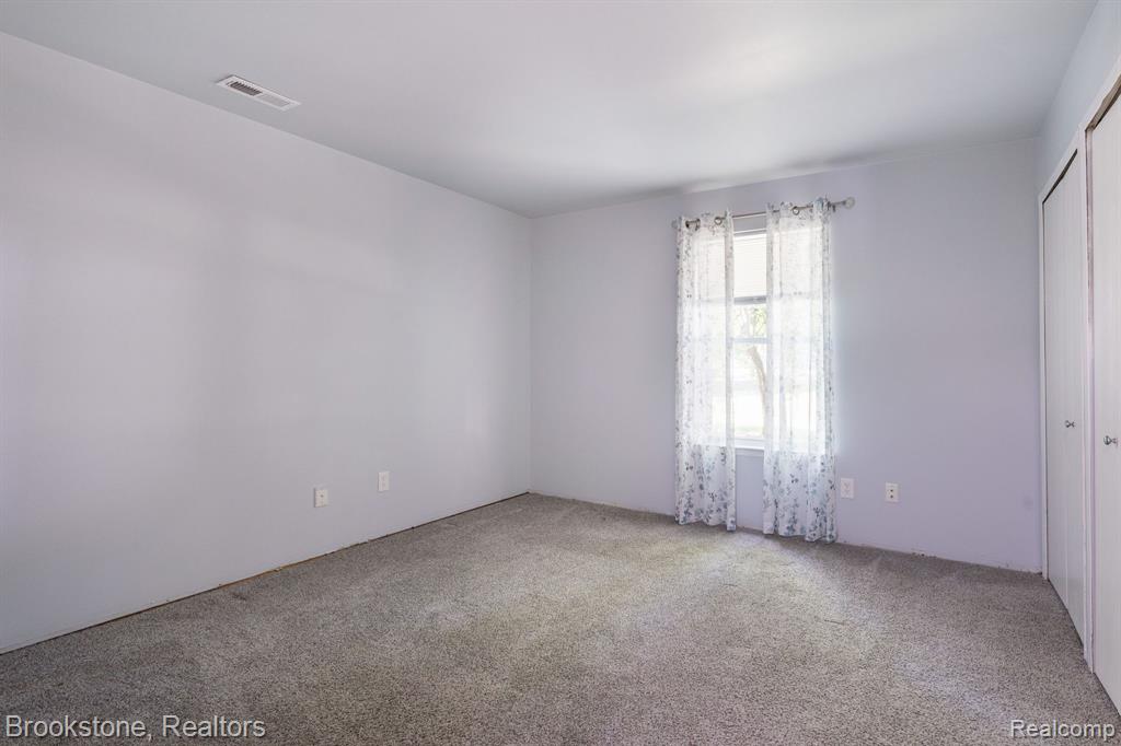 1626 Emerson Circle Rochester Hills, MI 48307 - Photo 13 of 24