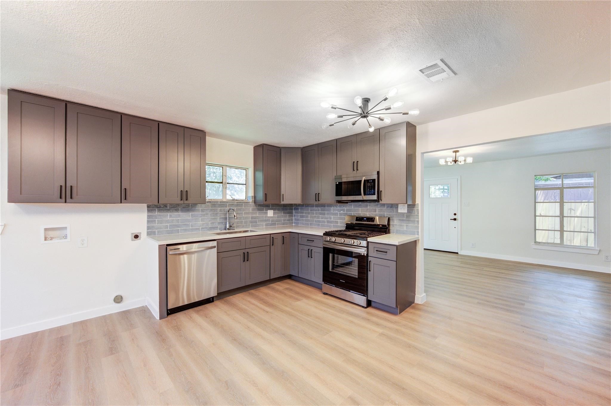 4914 Pershing Street Houston, TX 77033 - Photo 20 of 34
