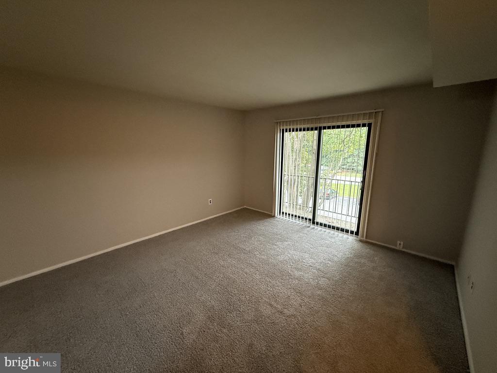 326 Saybrook Lane Wallingford, PA 19086 - Photo 3 of 17 Spacious room with natural light.
