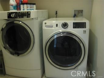 10878 Bloomfield Street, Unit 404 Toluca Lake, CA 91602 - Photo 17 of 36 a utility room with dryer and washer