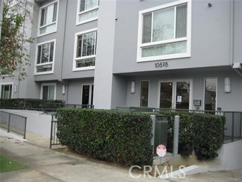 10878 Bloomfield Street, Unit 404 Toluca Lake, CA 91602 - Photo 4 of 36 a front view of a house with a yard