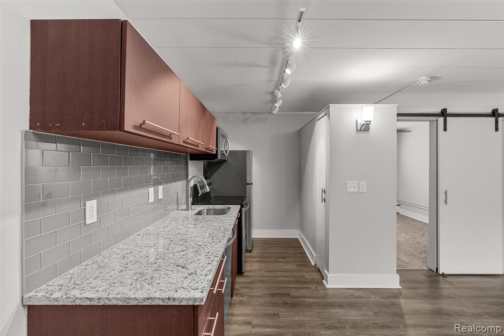 1050 North Adams Road, Unit 104 Birmingham, MI 48009 - Photo 13 of 16