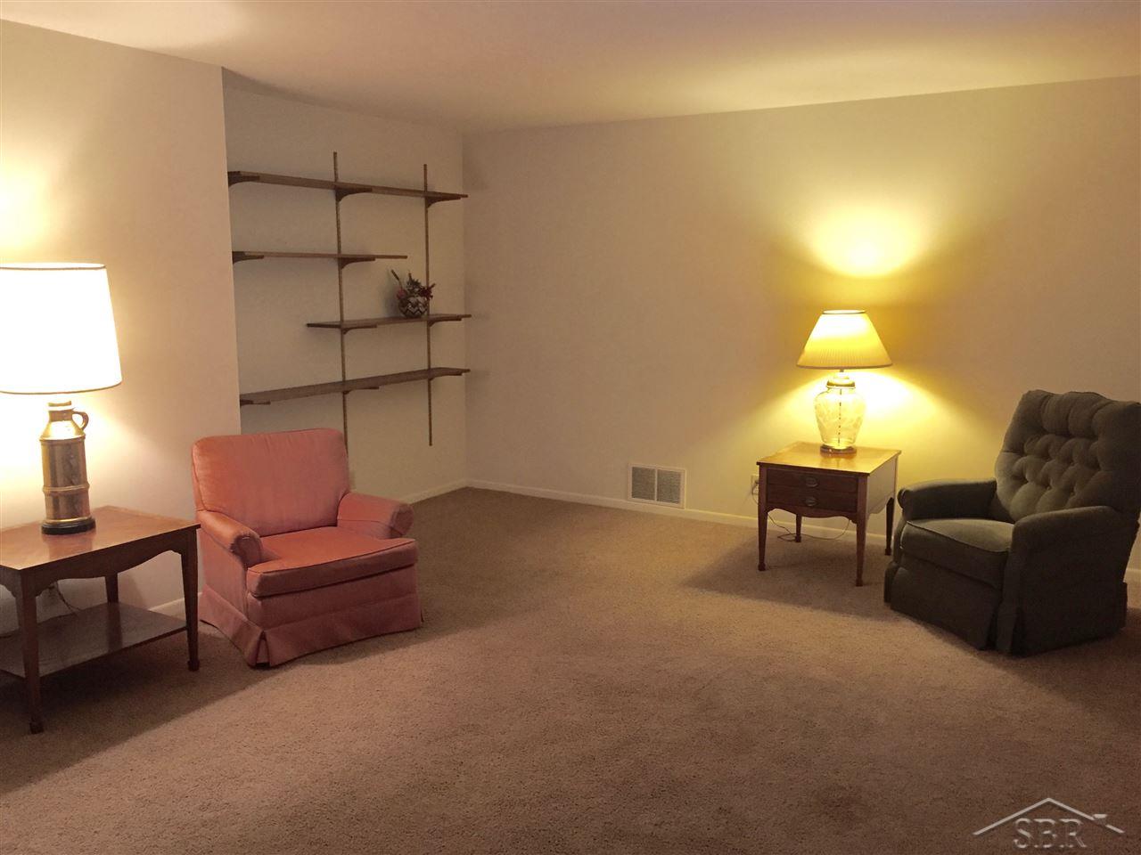 9888 West Freeland Road Freeland, MI 48623 - Photo 2 of 22 Living Room