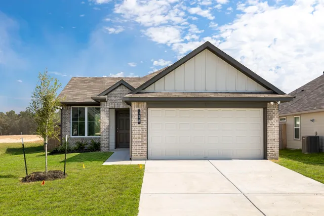 a view of house with backyard