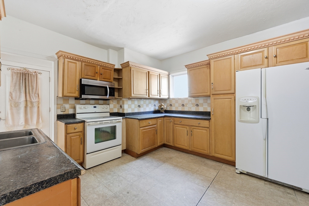 18 Keith Street Springfield, MA 01108 - Photo 9 of 29