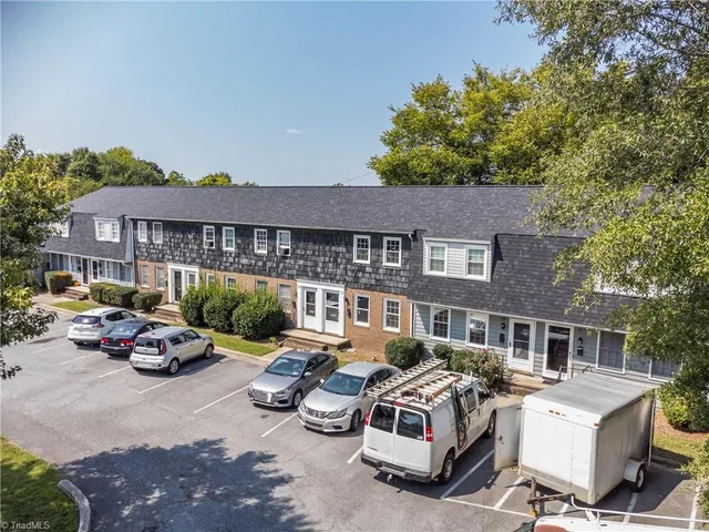 $995 | 32 Forsyth Street, Thomasville, NC 27360