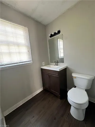 $995 | 32 Forsyth Street, Thomasville, NC 27360