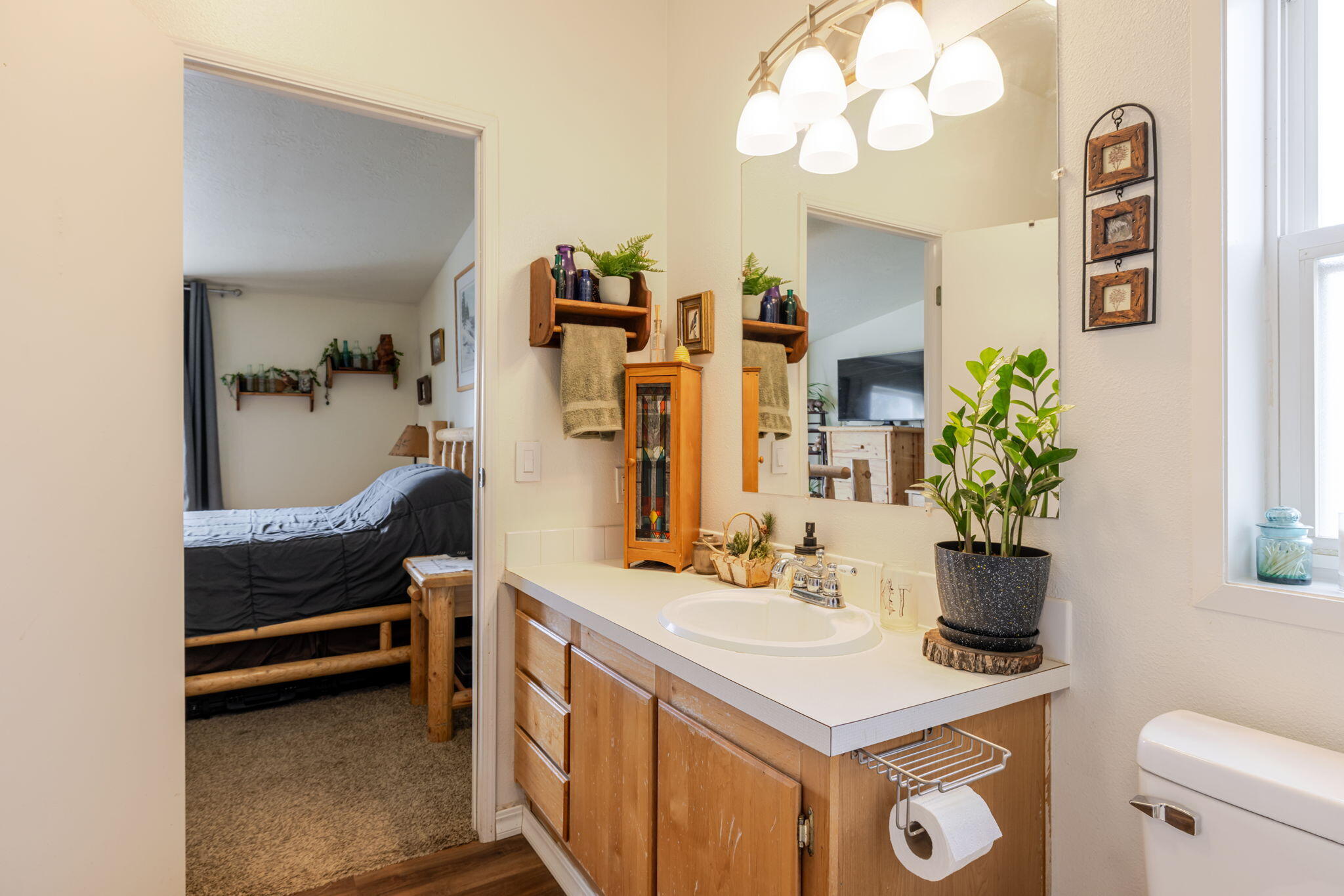21070 Robin Avenue Bend, OR 97703 - Photo 27 of 62 26-web-or-mls-21070 Robin Avenue Interio