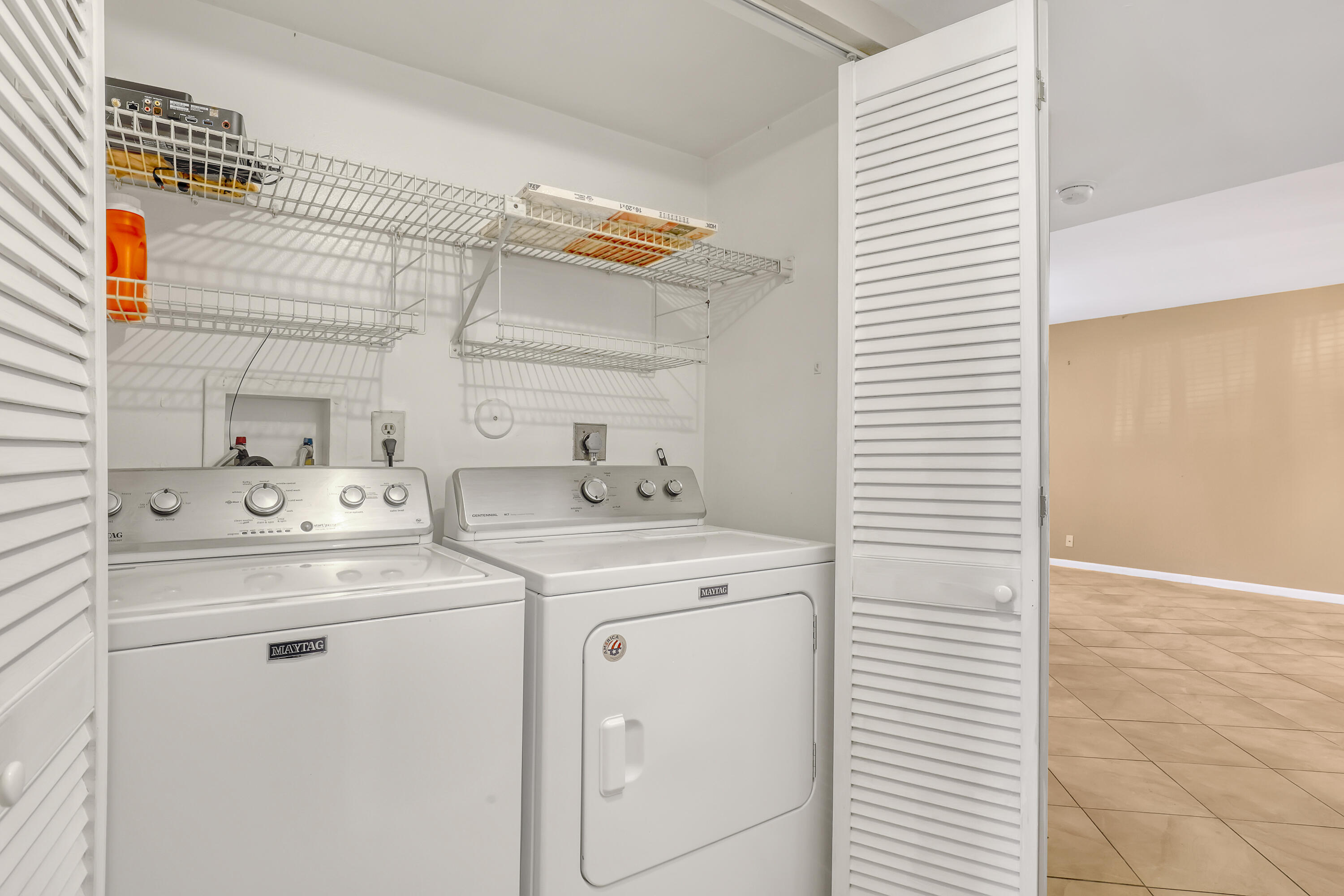 6257 Chasewood Drive, Unit B Jupiter, FL 33458 - Photo 15 of 36 a utility room with dryer and washer