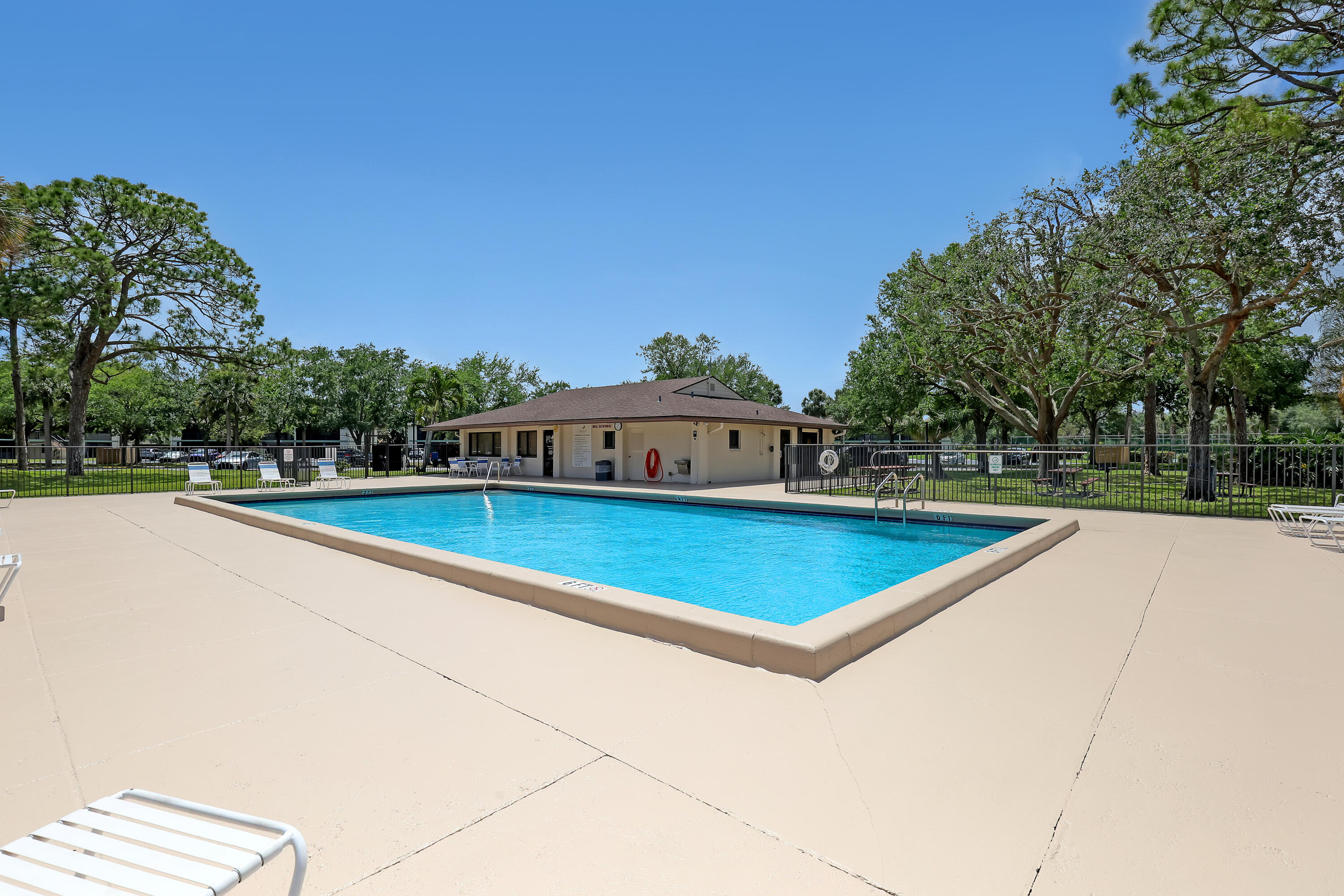 6257 Chasewood Drive, Unit B Jupiter, FL 33458 - Photo 31 of 36 6257 Chasewood #B (32)