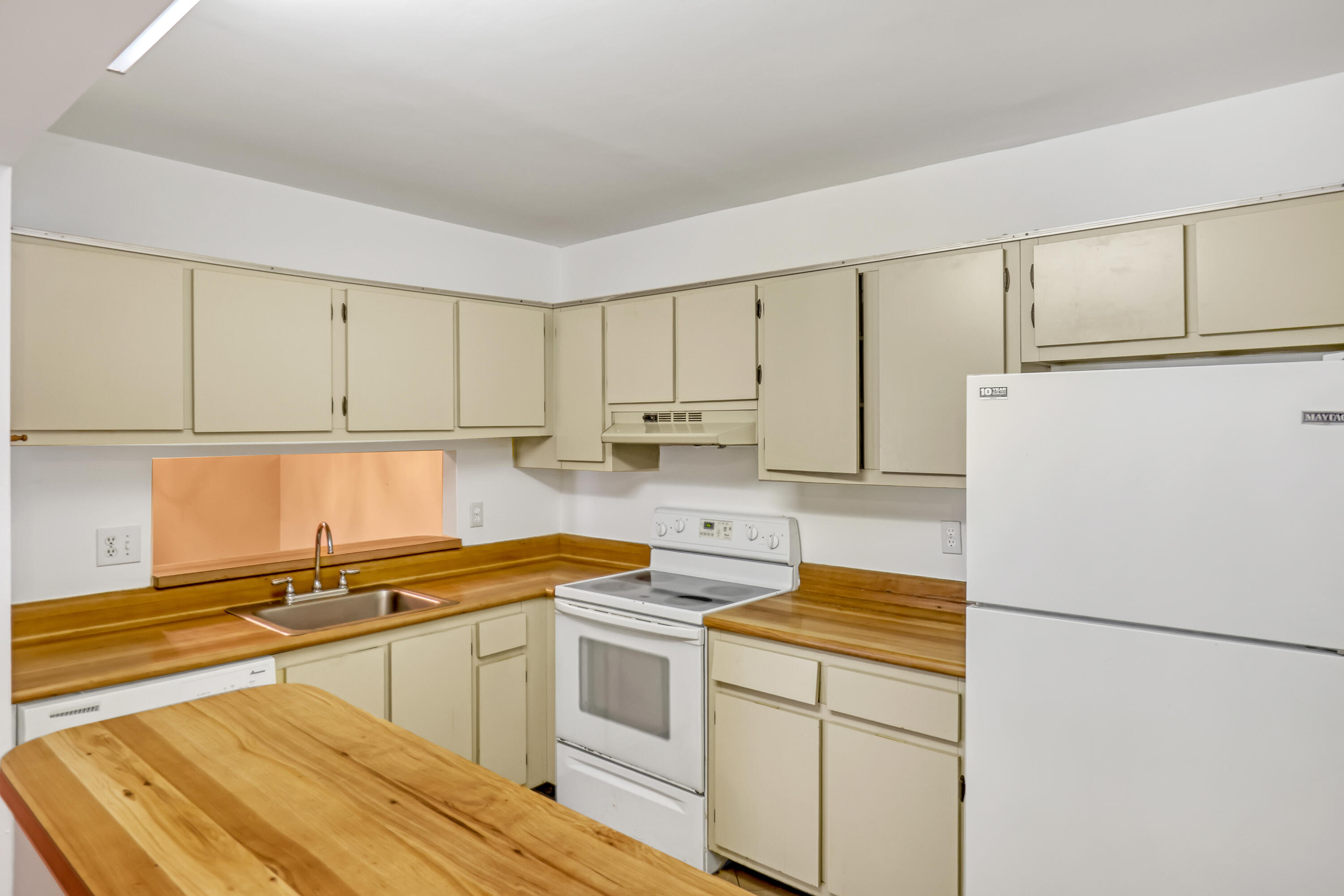 6257 Chasewood Drive, Unit B Jupiter, FL 33458 - Photo 10 of 36 a kitchen with a sink cabinets and appliances