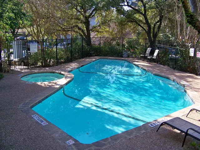 $2,195 | 802 South 1st Street, Unit 217, Austin, TX 78704