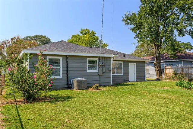 a view of a backyard with plants