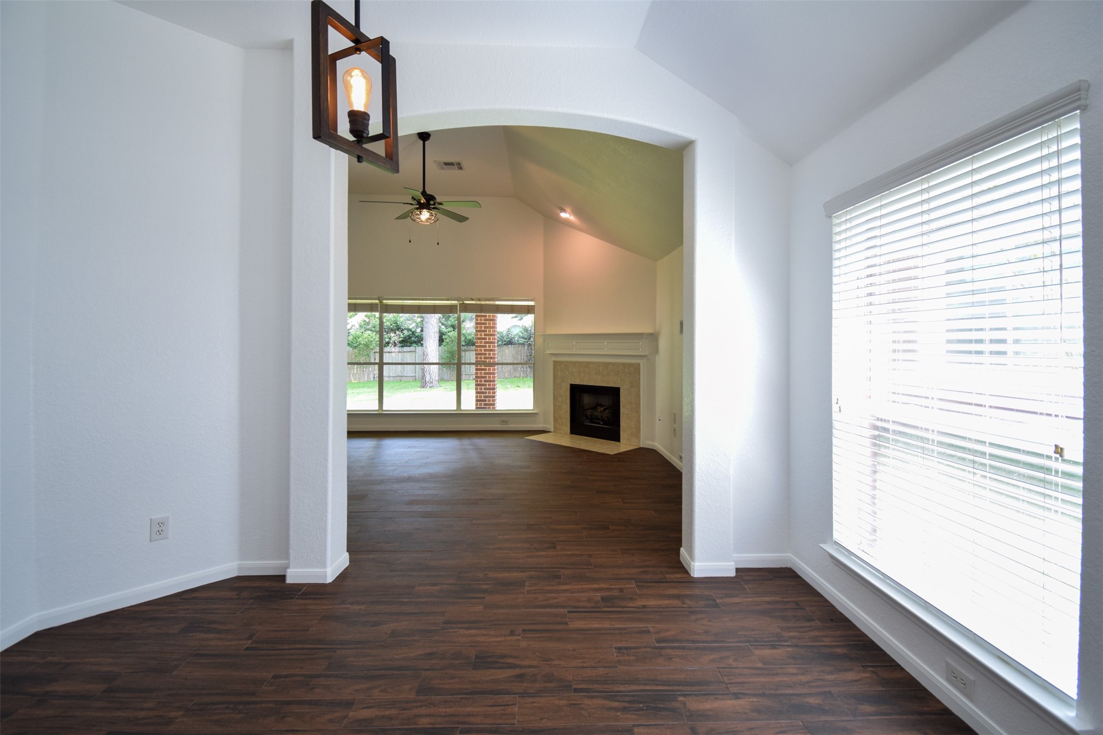 34 South Rambling Ridge Place Conroe, TX 77385 - Photo 11 of 50