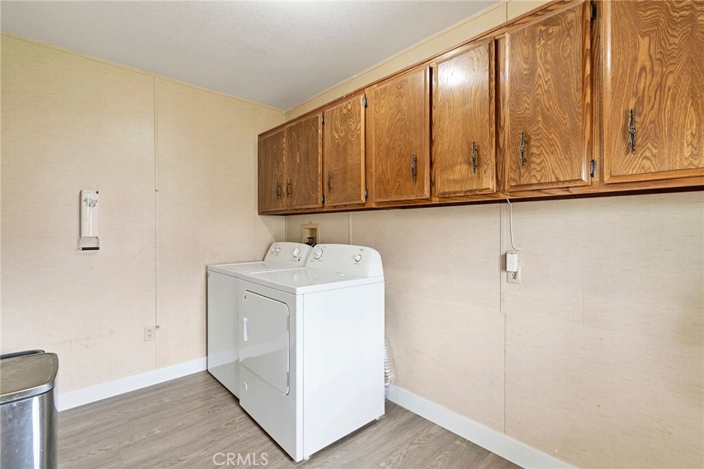 24800 Cornstalk Road Wildomar, CA 92595 - Photo 12 of 19 a utility room with dryer and washer