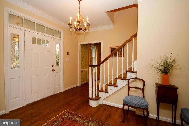 707 Villa Ridge Road Falls Church, VA 22046 - Photo 3 of 30 Entrance / Foyer