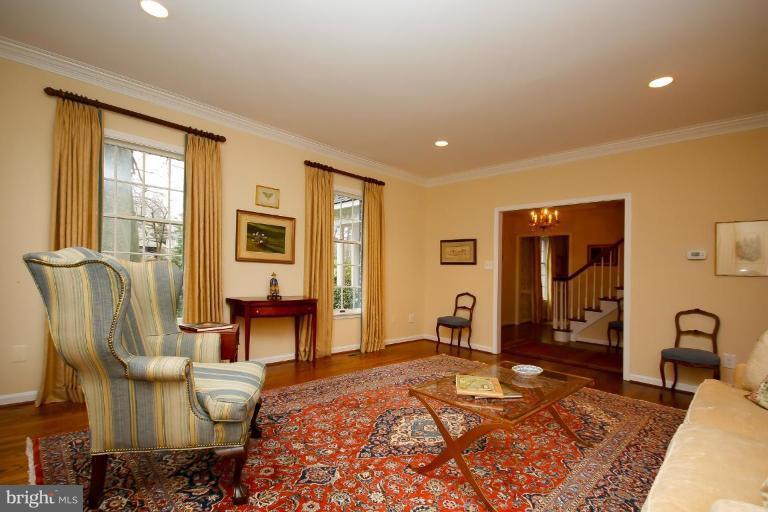 707 Villa Ridge Road Falls Church, VA 22046 - Photo 4 of 30 Living Room