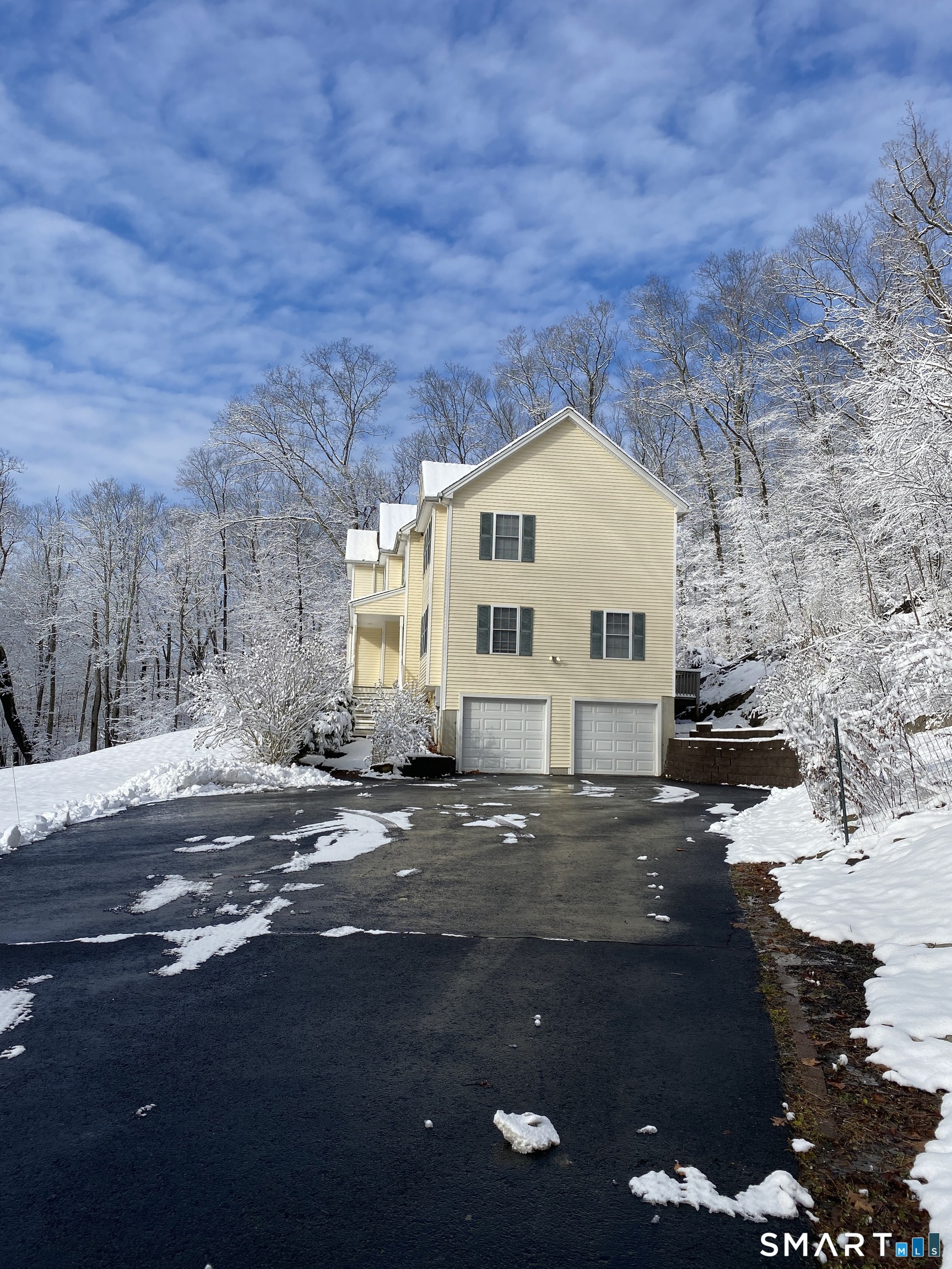 55 A Butterfield Road Newtown, CT 06470 - Photo 4 of 33 a view of a house with a yard