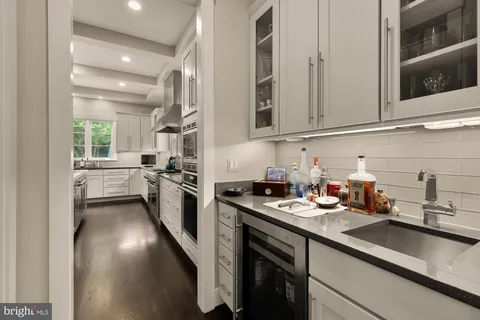 $2,750,000 | 3701-38 38th Street North, Arlington, VA 22207