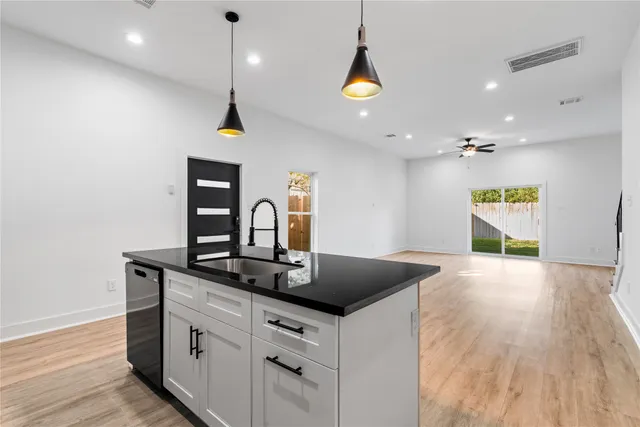 $2,250 | 2213 Lee Street, Houston, TX 77026