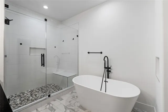 $2,250 | 2213 Lee Street, Houston, TX 77026