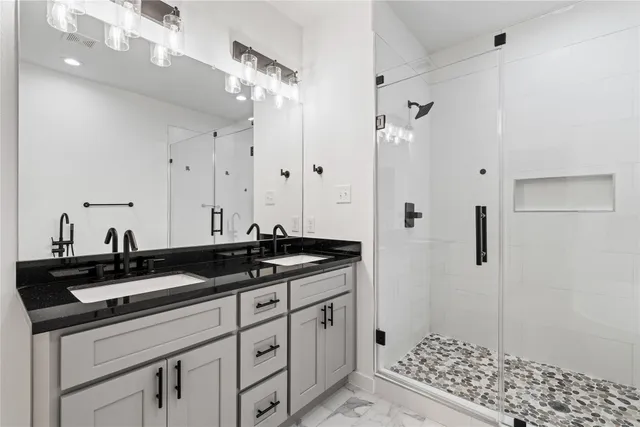 $2,250 | 2213 Lee Street, Houston, TX 77026