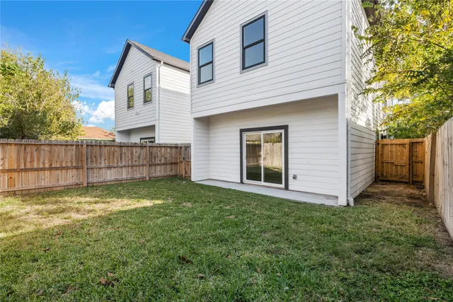 $2,250 | 2213 Lee Street, Houston, TX 77026