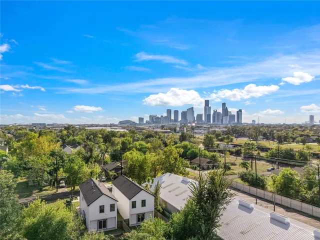 $2,250 | 2213 Lee Street, Houston, TX 77026