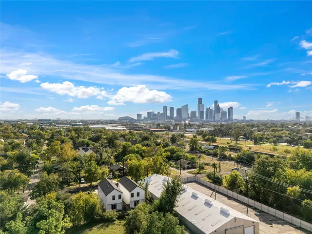 $2,250 | 2213 Lee Street, Houston, TX 77026
