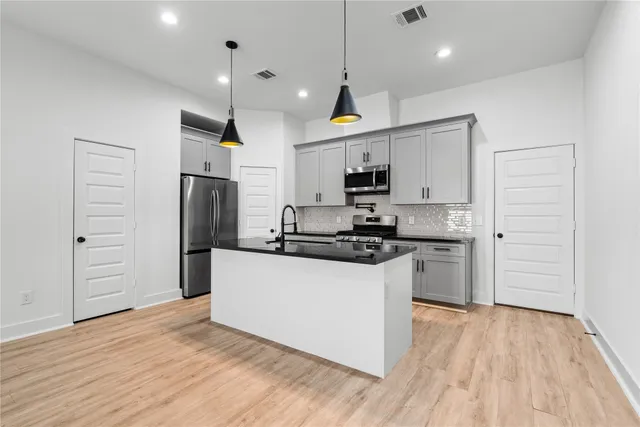 $2,250 | 2213 Lee Street, Houston, TX 77026