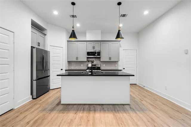 $2,250 | 2213 Lee Street, Houston, TX 77026