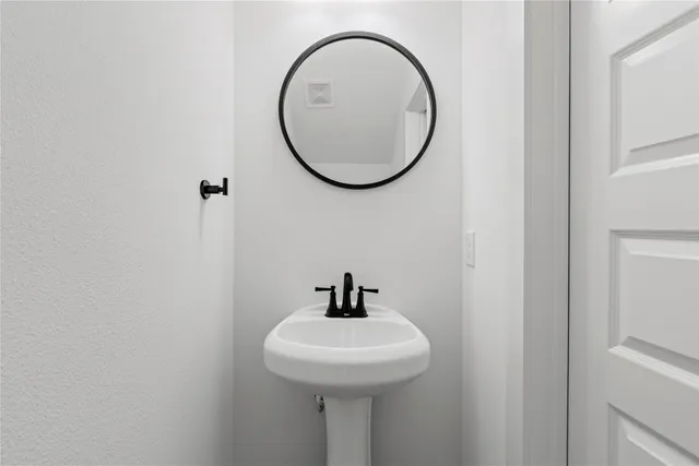 $2,250 | 2213 Lee Street, Houston, TX 77026