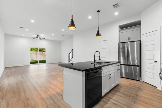 $2,250 | 2213 Lee Street, Houston, TX 77026