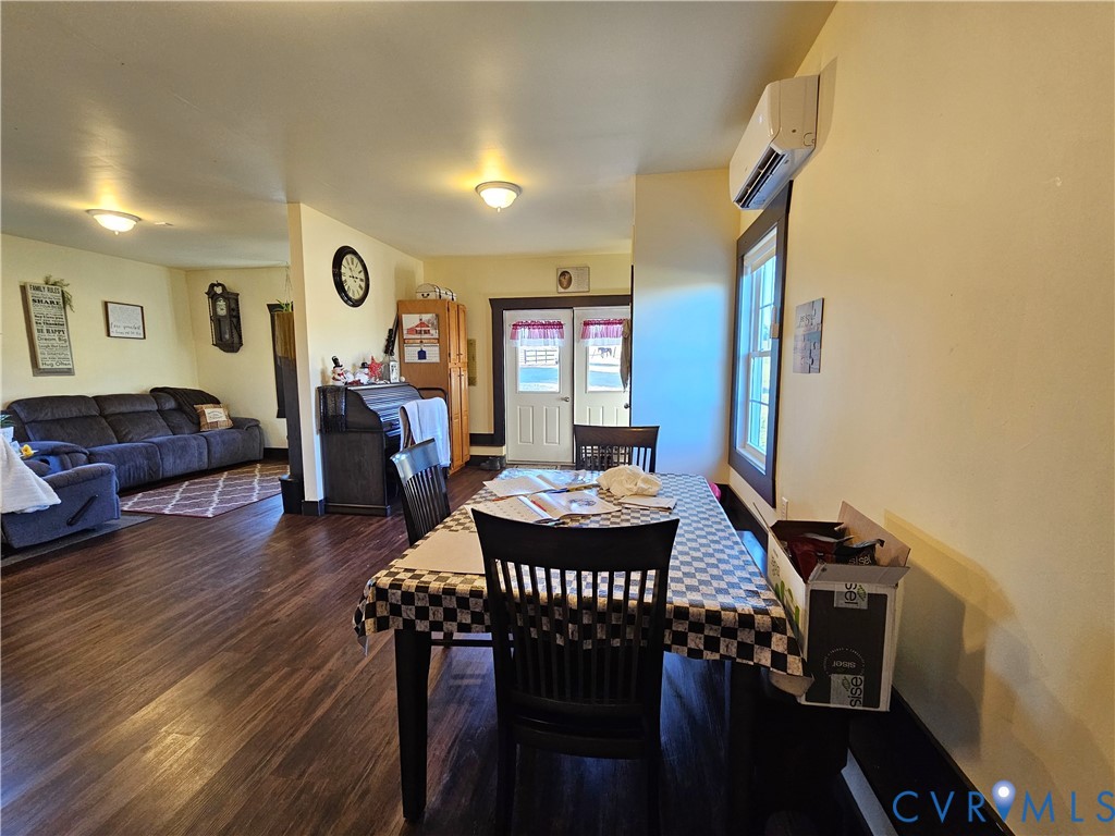 3814 South Constitution Route Dillwyn, VA 23936 - Photo 12 of 49 a living room with furniture and a window