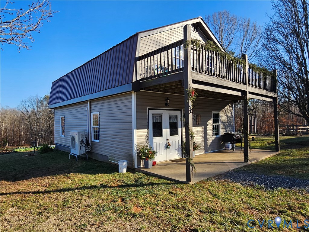 3814 South Constitution Route Dillwyn, VA 23936 - Photo 2 of 42 a front view of a house with garden